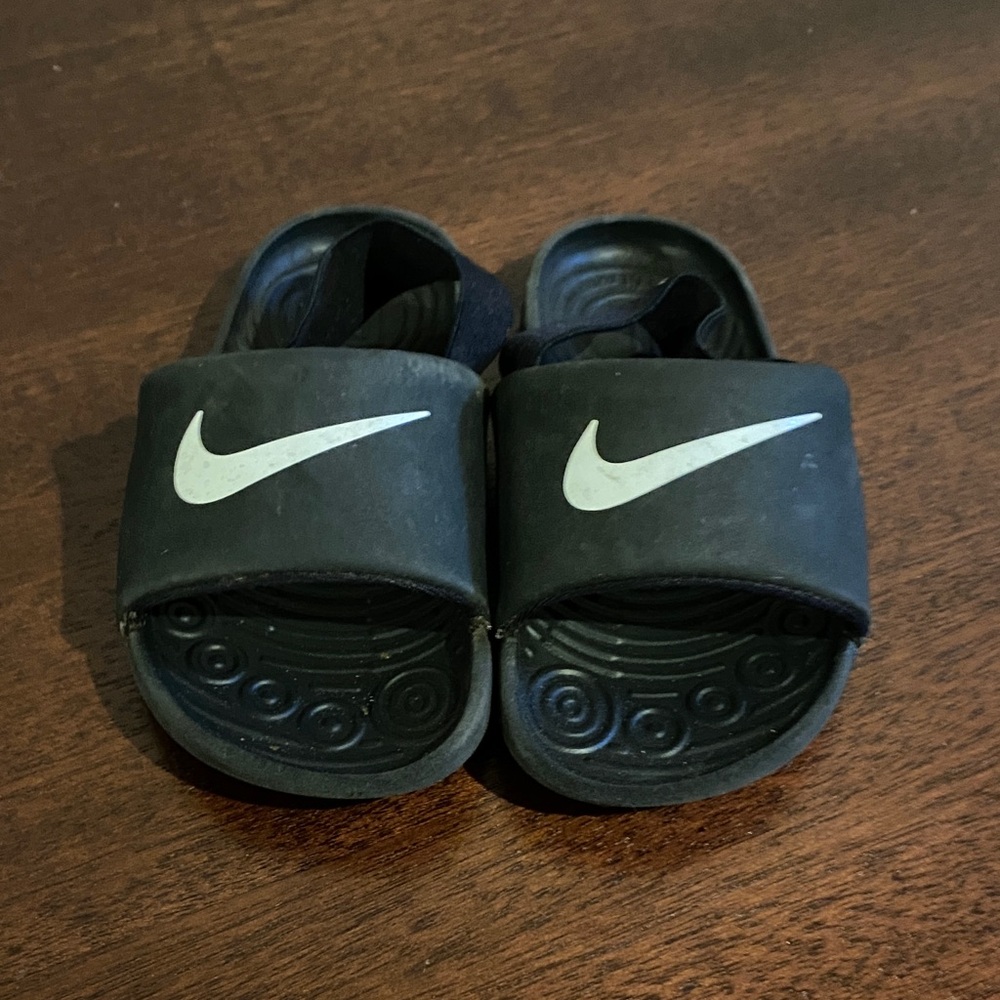 Nike Toddler Black Slide Sandals with White Swoosh sz 8C